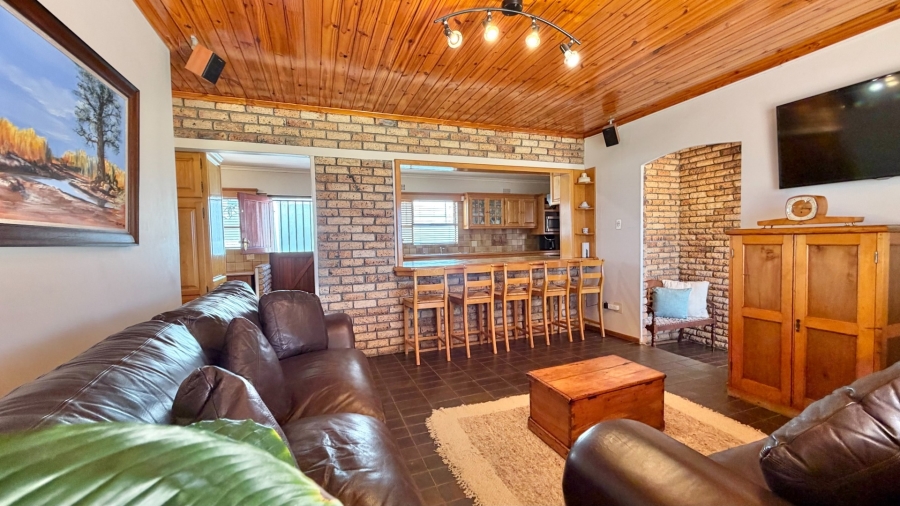 4 Bedroom Property for Sale in Mountainside Western Cape